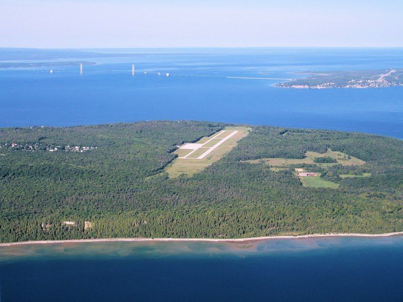 090708_MackinacIslandAirport-2_zps8hvfvhwz.jpg