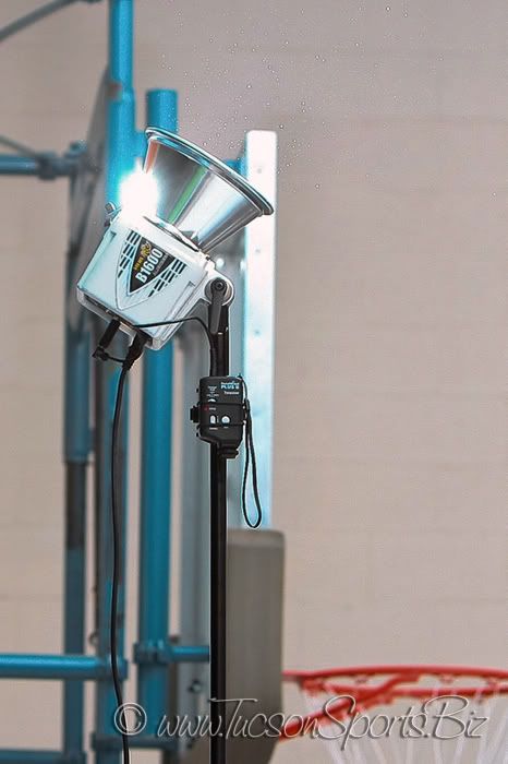 IMAGE: http://i37.photobucket.com/albums/e100/topher04r1/strobe.jpg