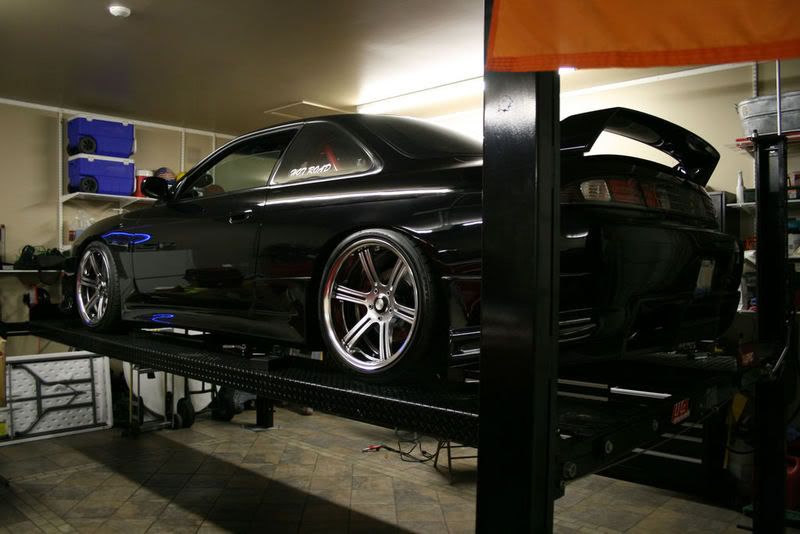 http://i37.photobucket.com/albums/e63/Jlee87/s14garage012jpg2.jpg