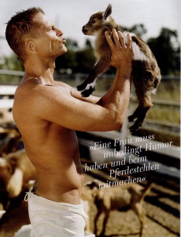 ... .com Shirtless Forums / Chr...