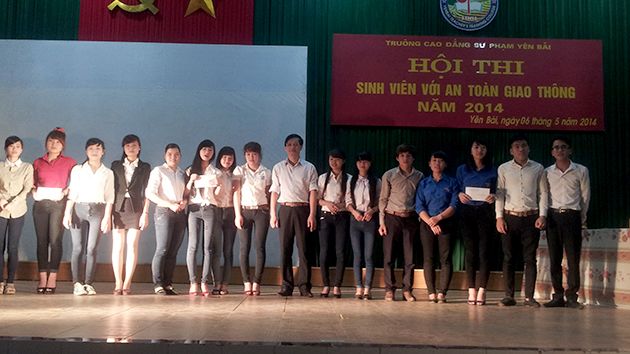 Hội thi sinh viên với an toàn giao thông tại Trường Cao đẳng Sư phạm Yên Bái