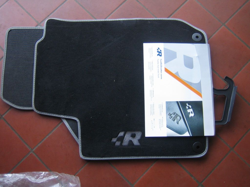 F.S. Brand New R line, R32 floor mats