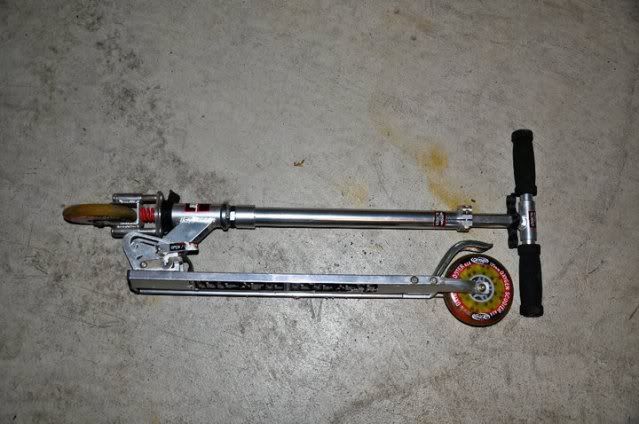 http://i37.photobucket.com/albums/e96/boarding087/for%20sale/scooter1.jpg