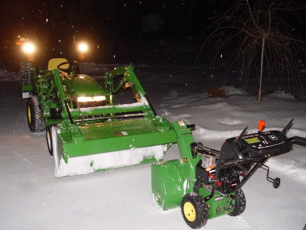 night2305snow.jpg