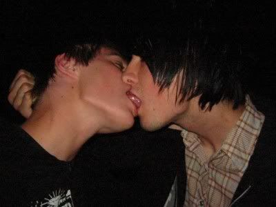 https://i37.photobucket.com/albums/e54/makaronu_fabrikas/Asmeniska/Hot_Kiss_3.jpg