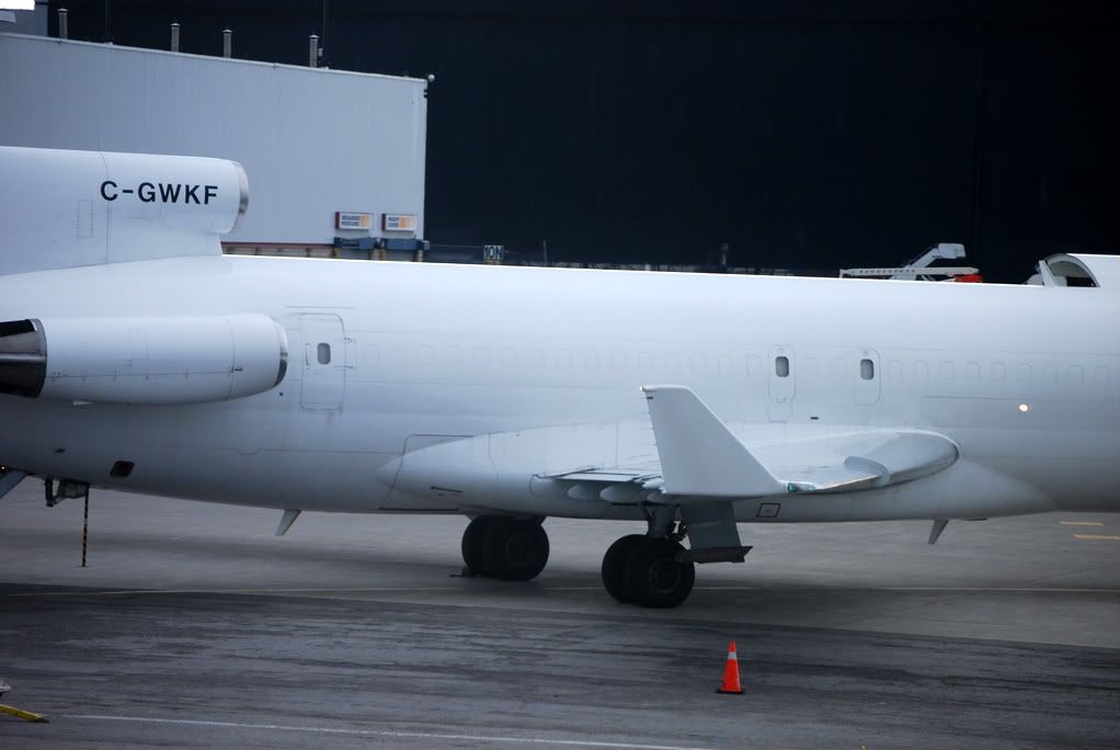 Boeing 727 with winglets - AvCom