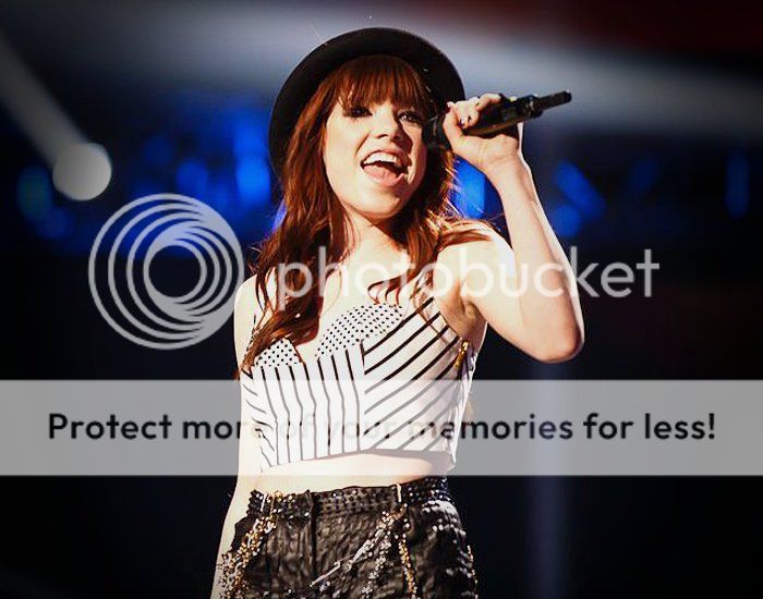 carly-rae-jepsen-performs-take-a-picture-on-american-idol-finale_zpsef3945ef.jpg