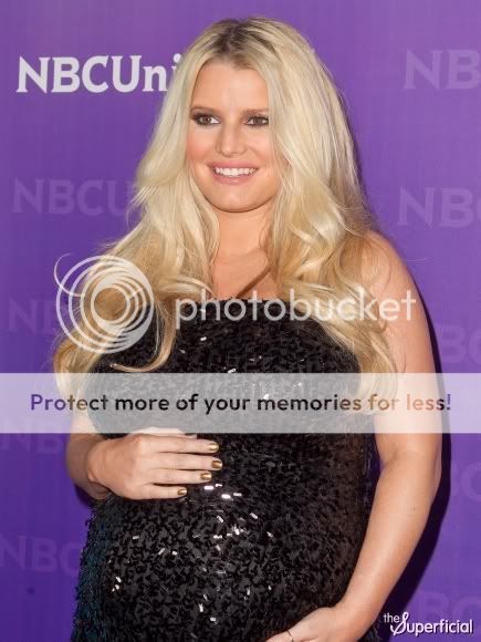 jessica-simpson-pregnant-belly-0119-10-435x580.jpg