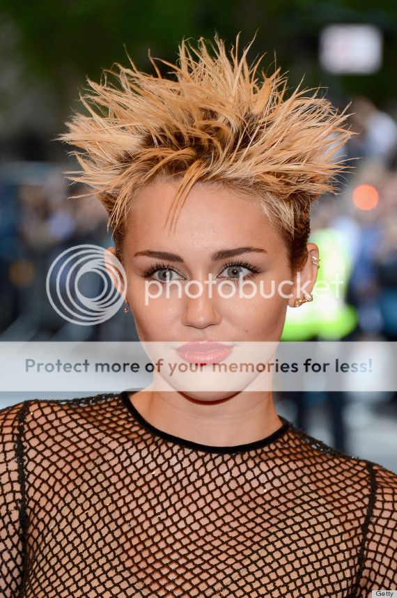 o-MILEY-CYRUS-2013-MET-GALA-570_zpsafac4b25.jpg