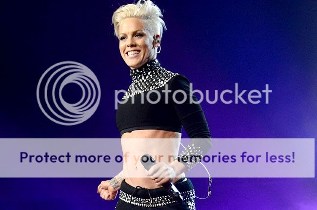 pink-performing-650-430_zps5ea8a57a.jpg