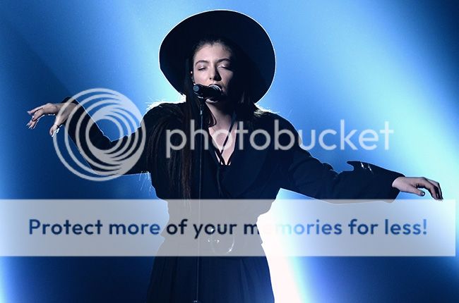 lorde-2-2014-billboard-music-awards_zps985c9b11.jpg